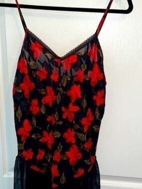 Sexy vintage night gown - Black with Red Floral